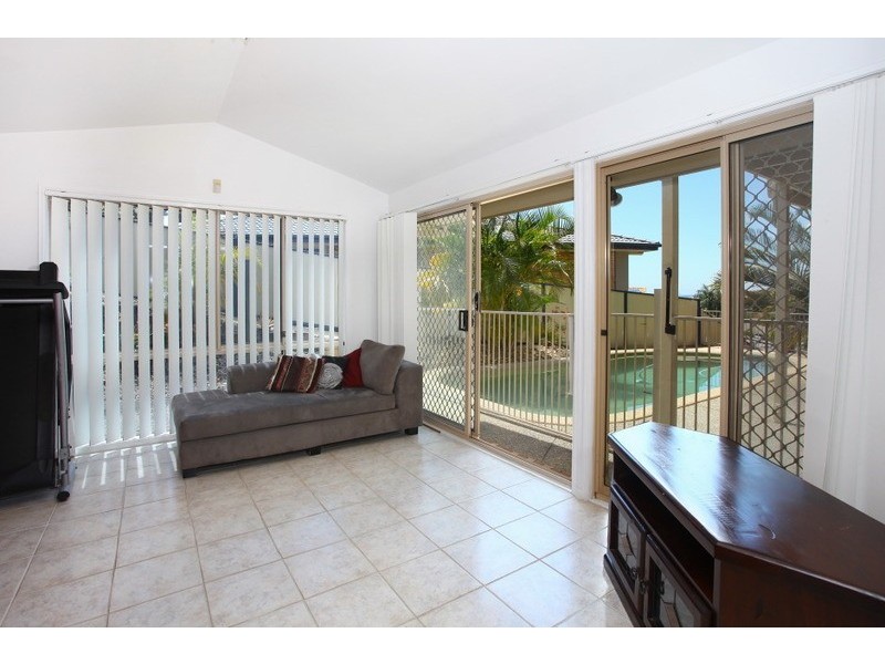 27 Piccadilly Place, Highland Park QLD 4211