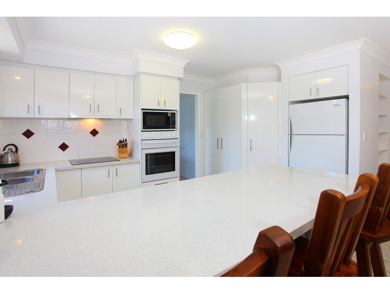 27 Piccadilly Place, Highland Park QLD 4211