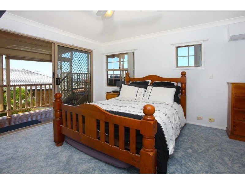 27 Piccadilly Place, Highland Park QLD 4211