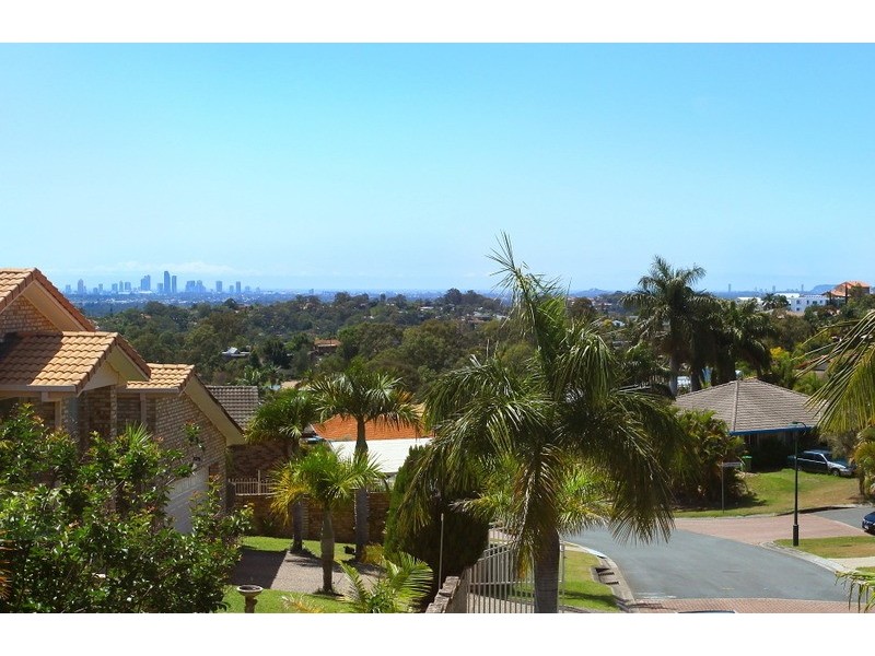 27 Piccadilly Place, Highland Park QLD 4211