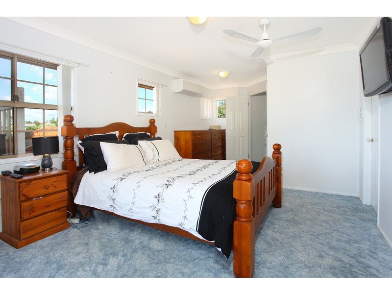 27 Piccadilly Place, Highland Park QLD 4211