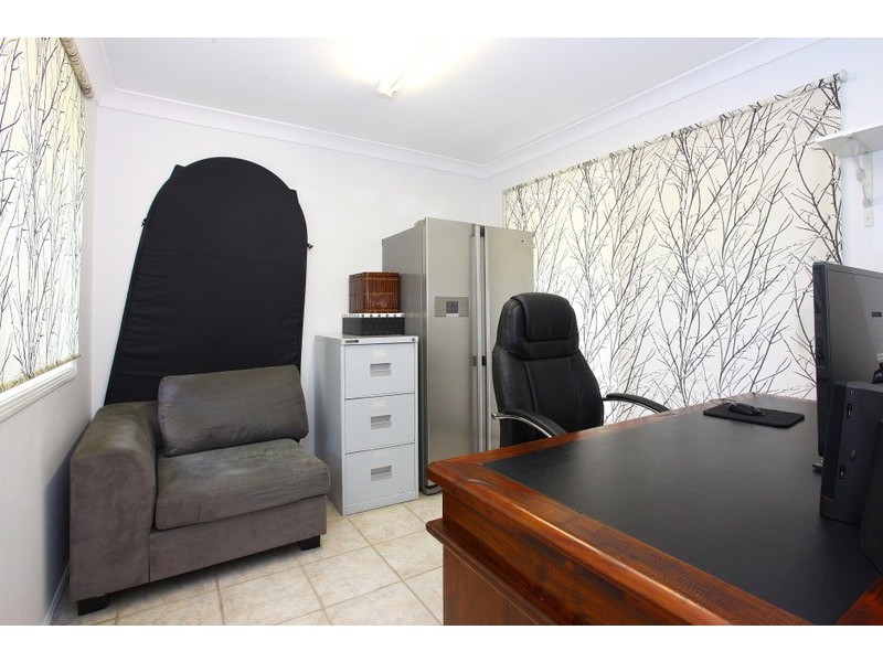 27 Piccadilly Place, Highland Park QLD 4211