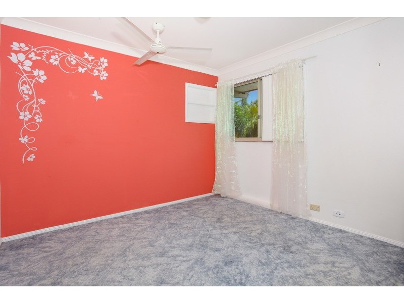 27 Piccadilly Place, Highland Park QLD 4211