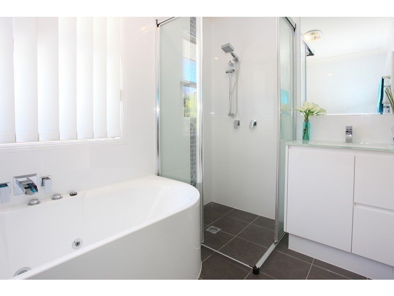 27 Piccadilly Place, Highland Park QLD 4211