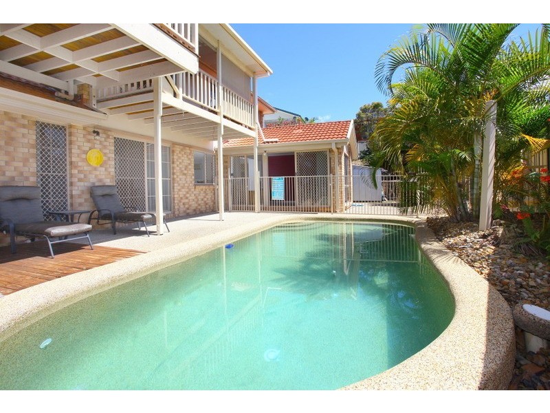 27 Piccadilly Place, Highland Park QLD 4211