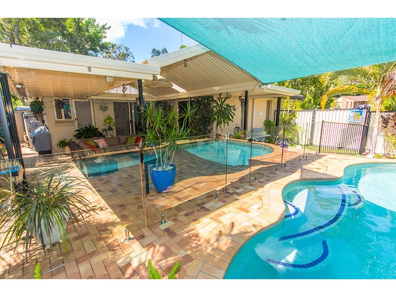 4 Bernadette Place, Highland Park QLD 4211