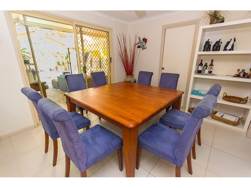 4 Bernadette Place, Highland Park QLD 4211