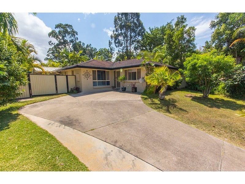 4 Bernadette Place, Highland Park QLD 4211