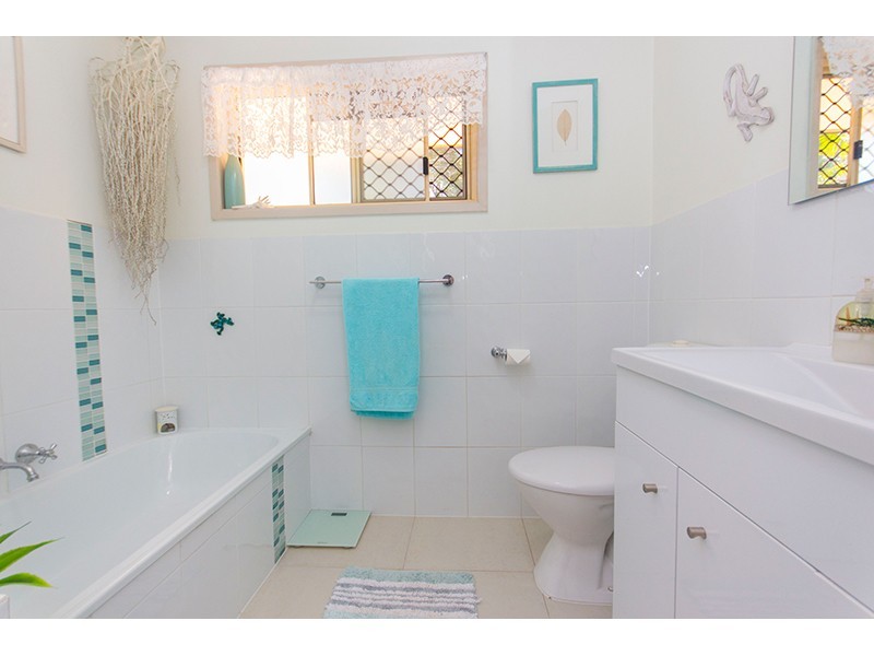 4 Bernadette Place, Highland Park QLD 4211