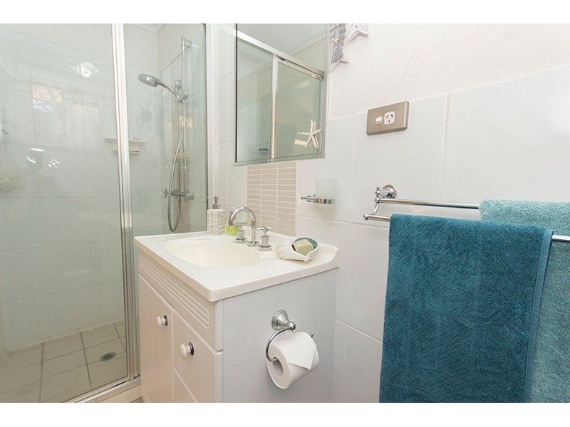 4 Bernadette Place, Highland Park QLD 4211