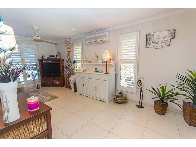 4 Bernadette Place, Highland Park QLD 4211