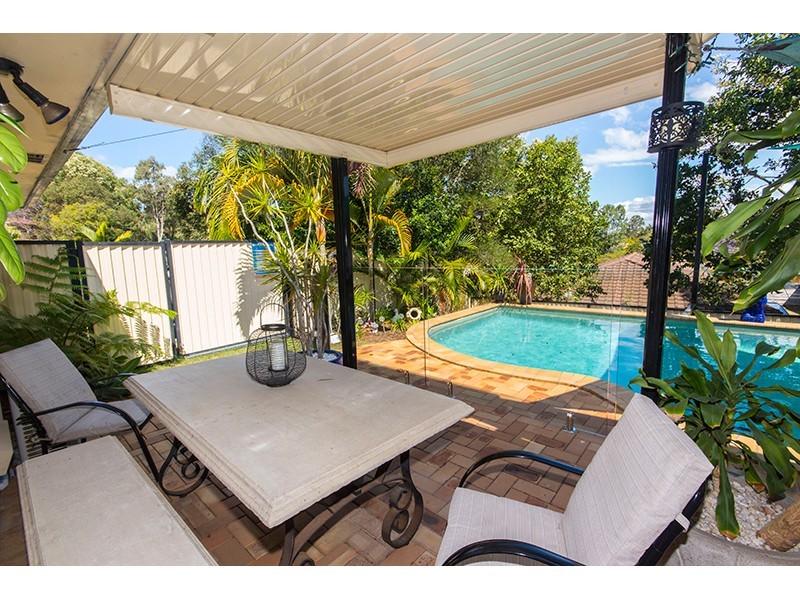 4 Bernadette Place, Highland Park QLD 4211