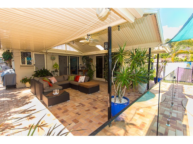 4 Bernadette Place, Highland Park QLD 4211