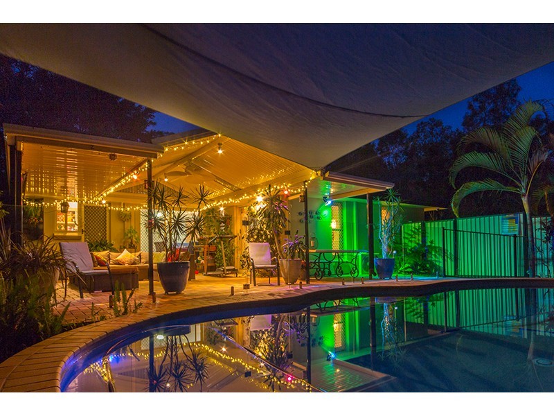 4 Bernadette Place, Highland Park QLD 4211