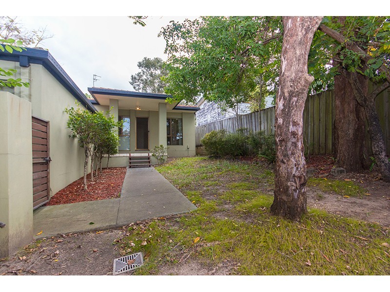 2/76 Brisbane Road, Labrador QLD 4215