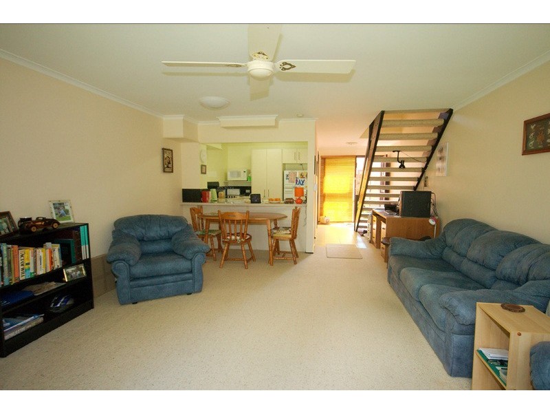 4/82 Lawrence Drive, Nerang QLD 4211