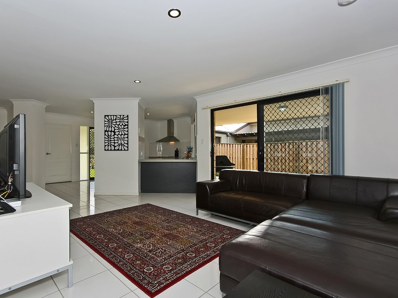 95 Wunburra Circle, Pacific Pines QLD 4211