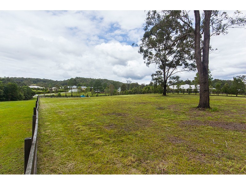 27 Lagoon Park Drive, Maudsland QLD 4210