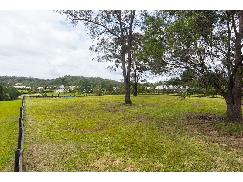 27 Lagoon Park Drive, Maudsland QLD 4210