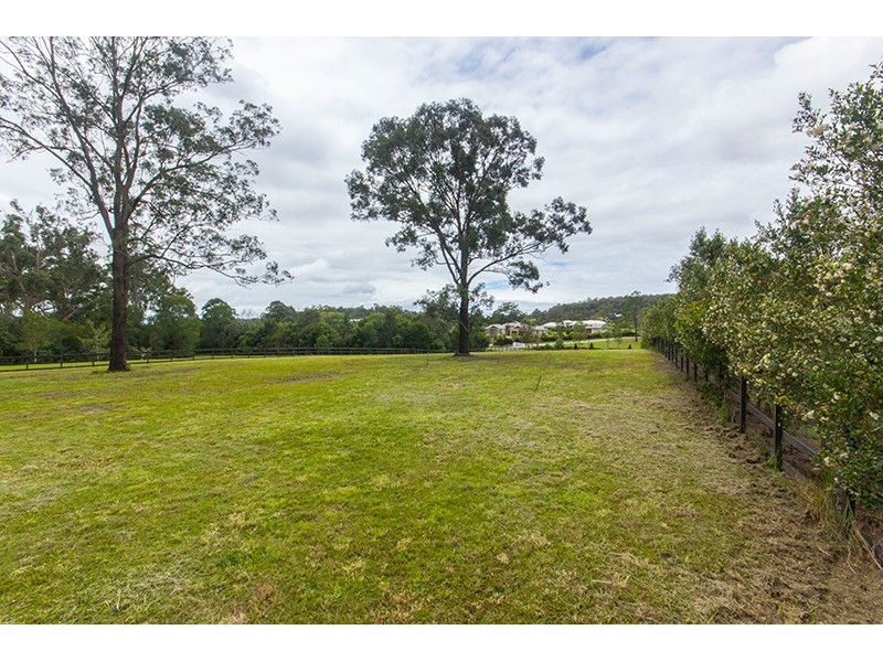 27 Lagoon Park Drive, Maudsland QLD 4210