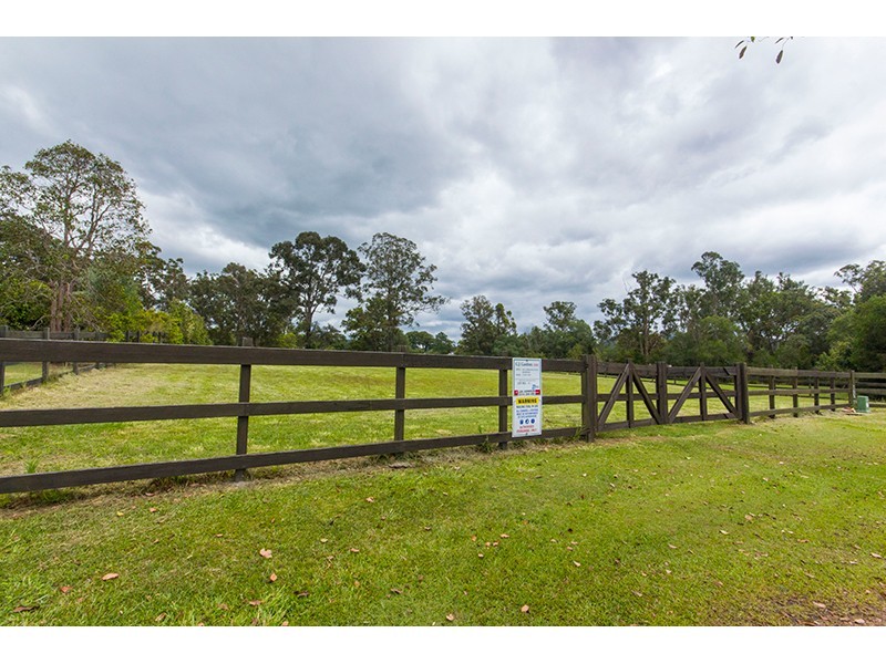 27 Lagoon Park Drive, Maudsland QLD 4210