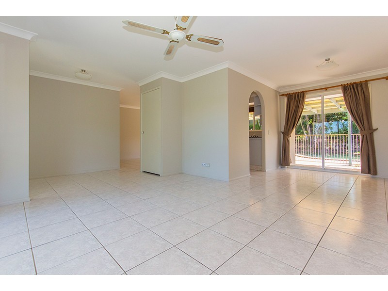 13 Perth Square, Highland Park QLD 4211