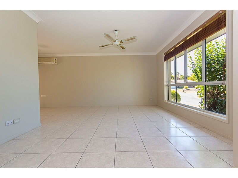 13 Perth Square, Highland Park QLD 4211