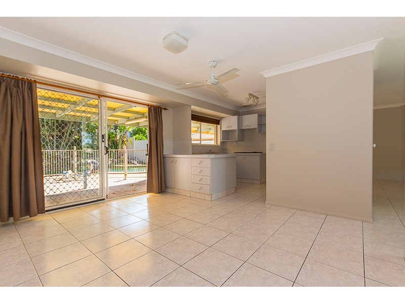 13 Perth Square, Highland Park QLD 4211