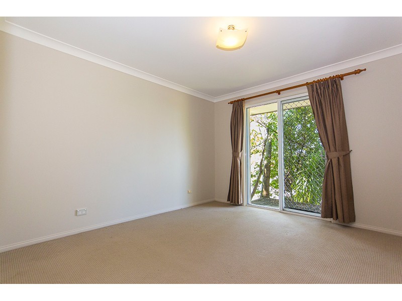 13 Perth Square, Highland Park QLD 4211