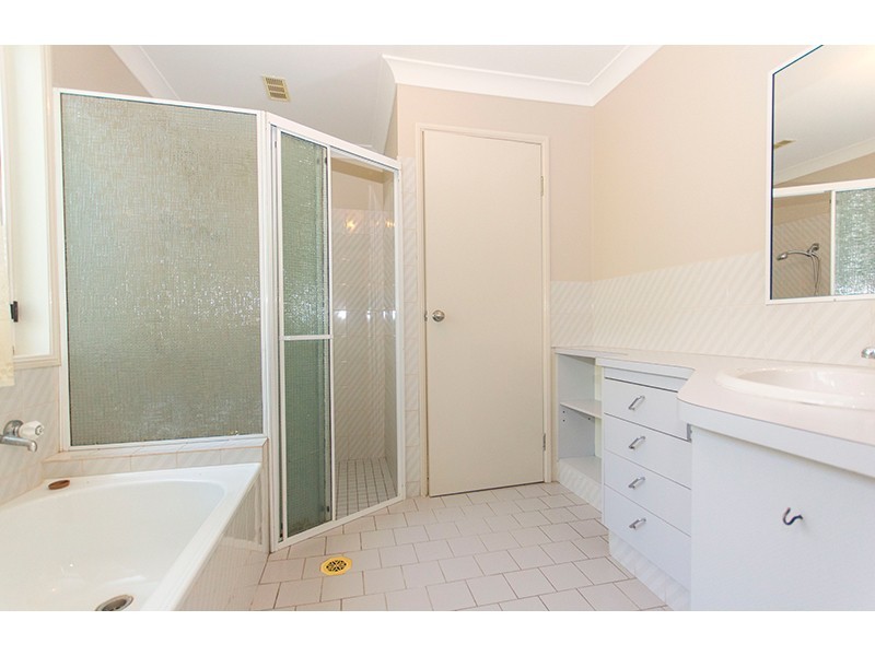 13 Perth Square, Highland Park QLD 4211