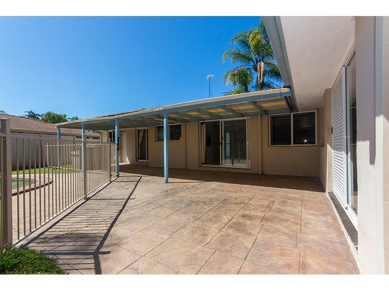 13 Perth Square, Highland Park QLD 4211