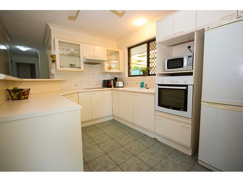 9 Pleasant Court, Carrara QLD 4211