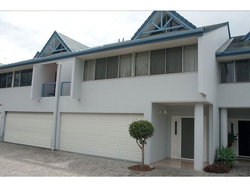 5/125 Santa Cruz Boulevard, Clear Island Waters QLD 4226