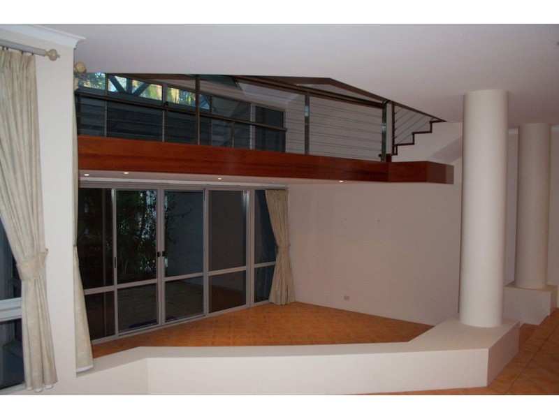 5/125 Santa Cruz Boulevard, Clear Island Waters QLD 4226