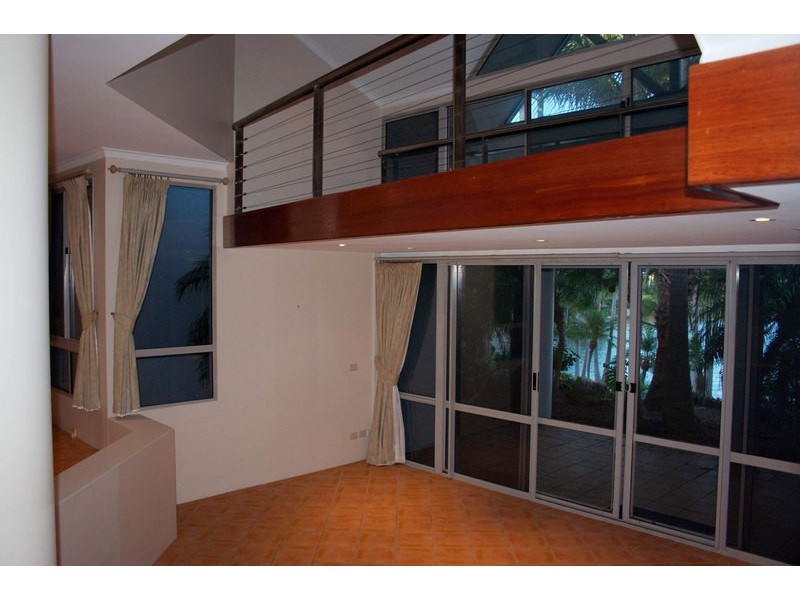 5/125 Santa Cruz Boulevard, Clear Island Waters QLD 4226