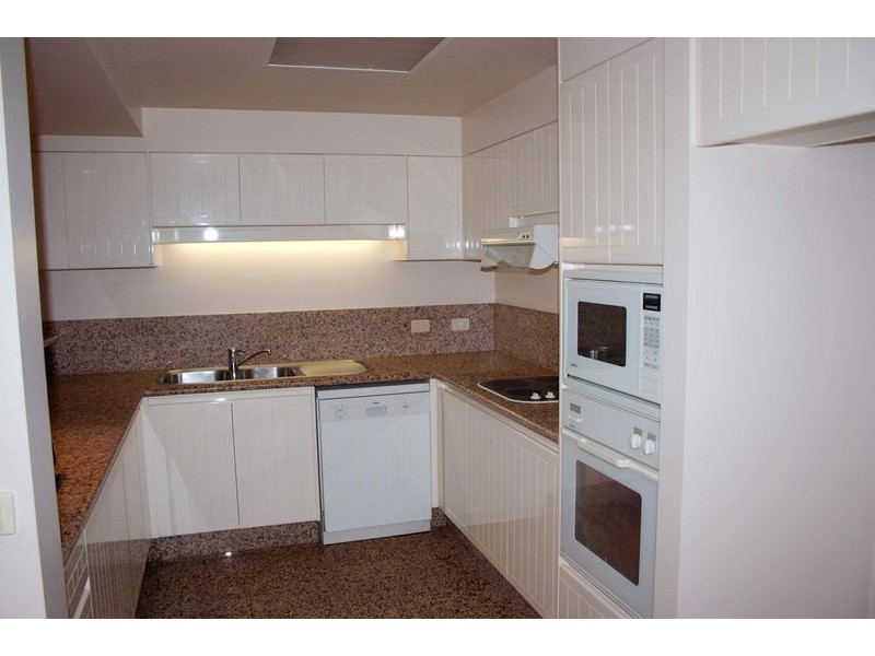 5/125 Santa Cruz Boulevard, Clear Island Waters QLD 4226