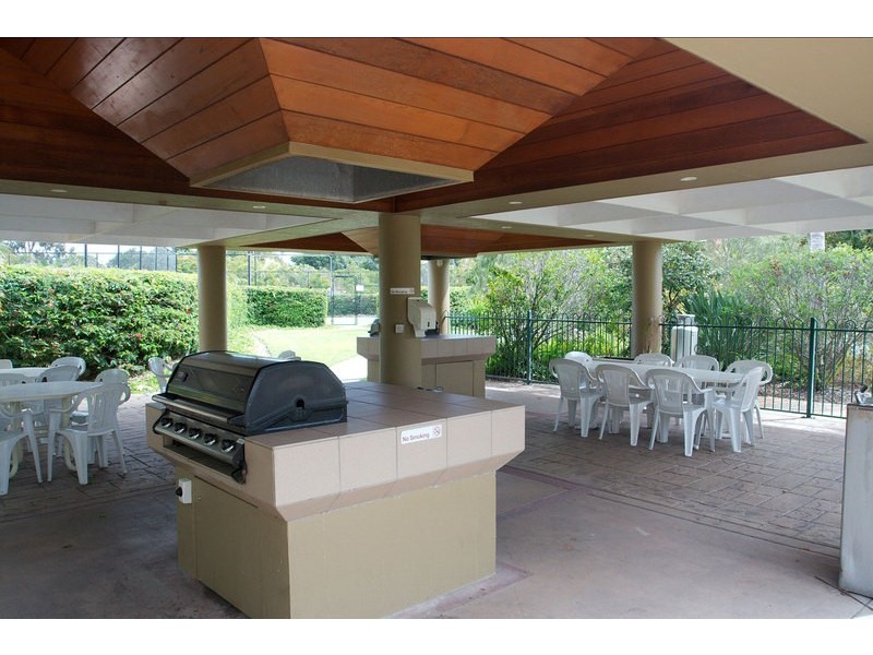 5/125 Santa Cruz Boulevard, Clear Island Waters QLD 4226