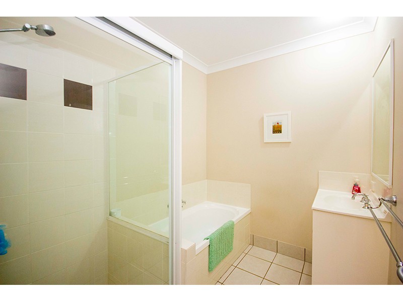 2/21 Hellman Street, Molendinar QLD 4214