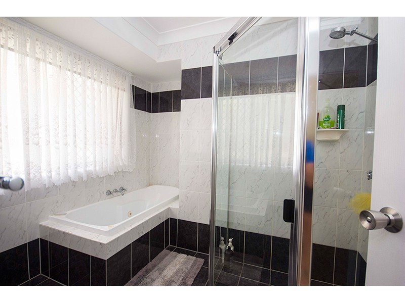 11 Mitaro Rise, Pacific Pines QLD 4211