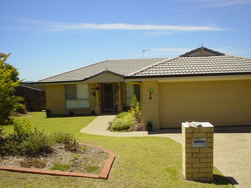 7 Henderson Rise, Pacific Pines QLD 4211