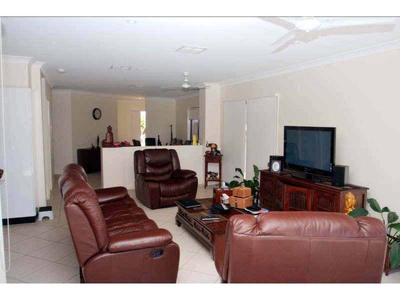 17 Zane Street, Molendinar QLD 4214