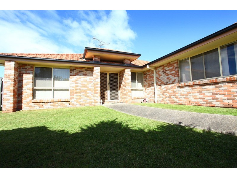 4 Palau Street, Pacific Pines QLD 4211
