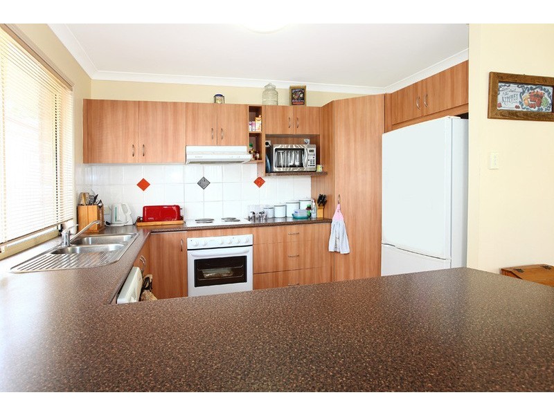 4 Palau Street, Pacific Pines QLD 4211