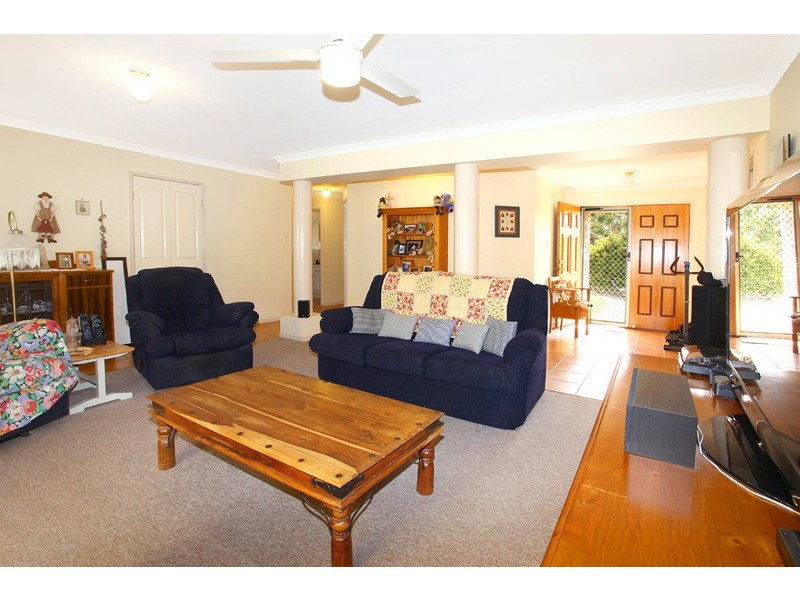 4 Palau Street, Pacific Pines QLD 4211