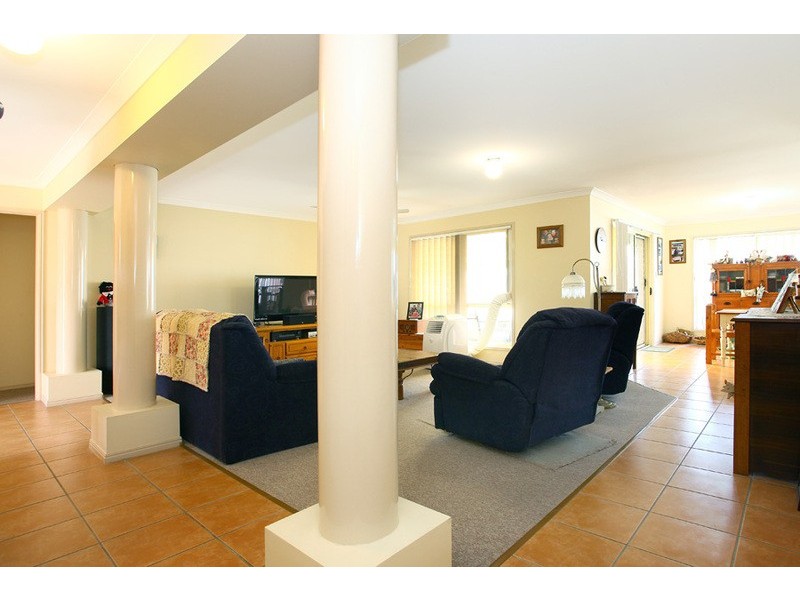 4 Palau Street, Pacific Pines QLD 4211