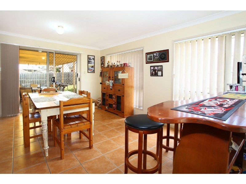 4 Palau Street, Pacific Pines QLD 4211