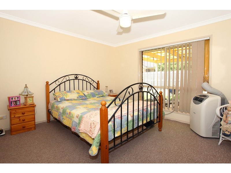 4 Palau Street, Pacific Pines QLD 4211