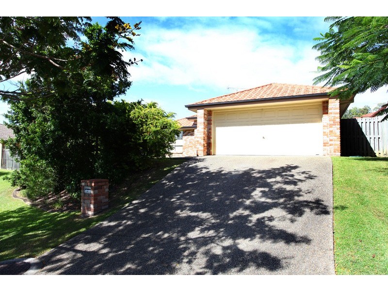 4 Palau Street, Pacific Pines QLD 4211