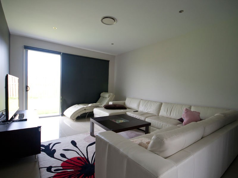 99 McAuley Parade, Pacific Pines QLD 4211