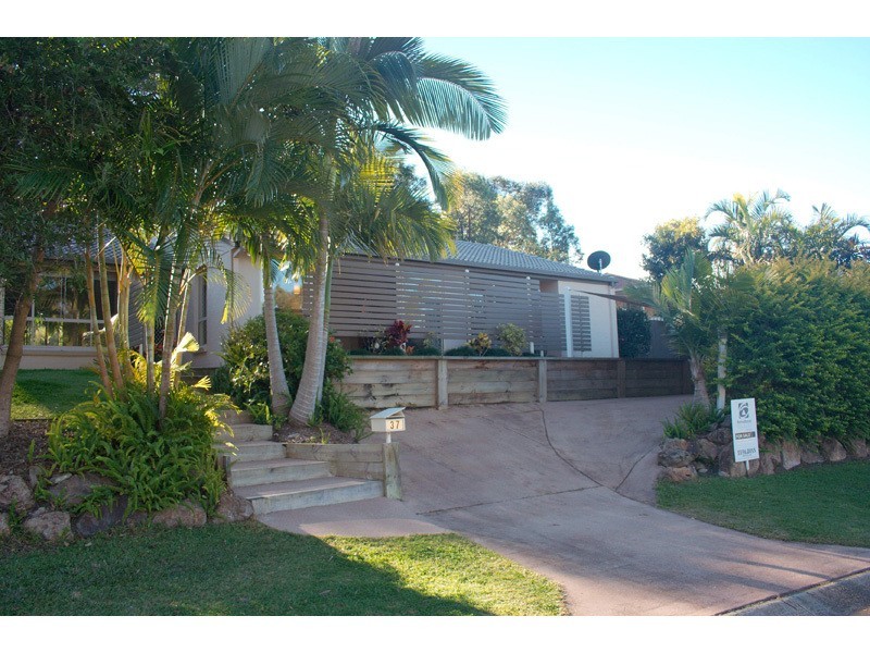 37 Renfrew Drive, Highland Park QLD 4211